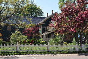 Holman's Heritage Suites