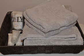 Holman's Heritage Suites