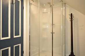 Holman's Heritage Suites