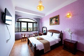 Le Petit Paris Hotel Dalat