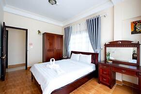 Le Petit Paris Hotel Dalat