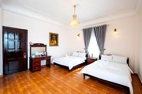 Le Petit Paris Hotel Dalat