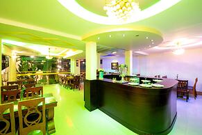 Le Petit Paris Hotel Dalat