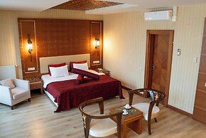 Kronos Hotel