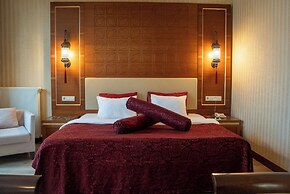 Kronos Hotel