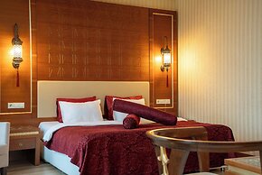 Kronos Hotel