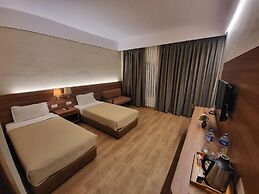Hotel Lumbini Garden New Crystal