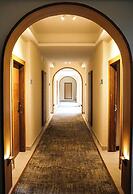 Hotel Lumbini Garden New Crystal