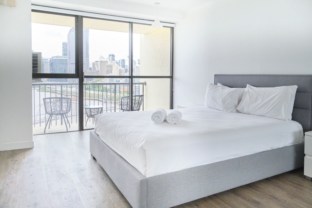 River Plaza Apartments