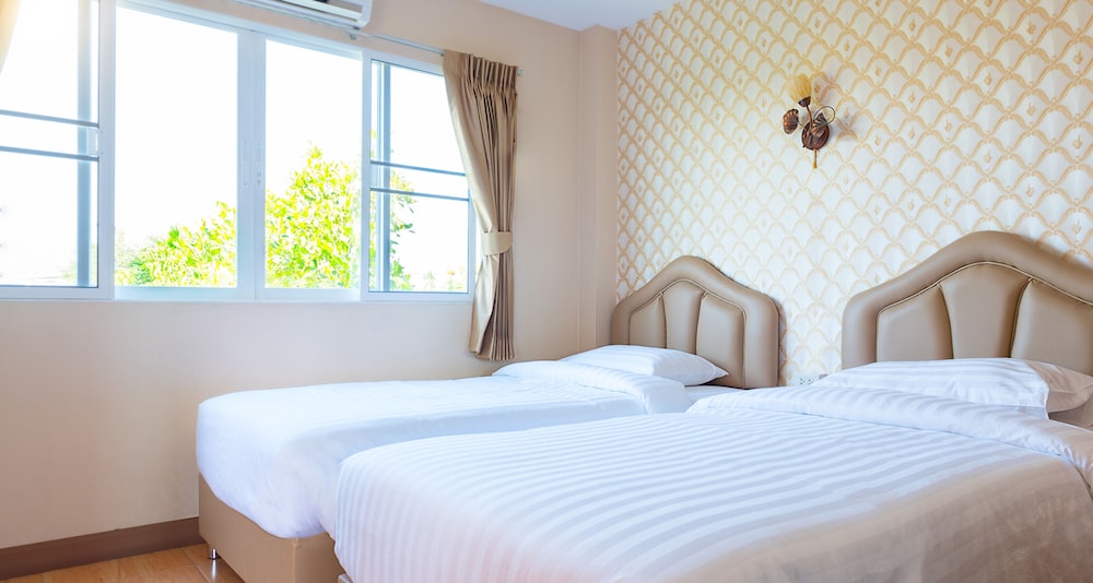 Orawan Suites