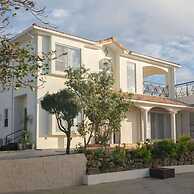 Hills Villa MIYAKOJIMA
