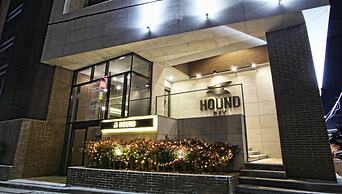 Bay Hound Hotel