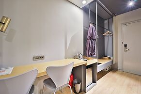 Bay Hound Hotel