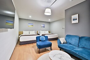 Bay Hound Hotel