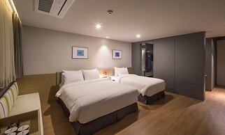Bay Hound Hotel