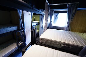 Cavemen Hostel Taipei Station Branch