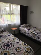 Raglan Palm Beach Motel