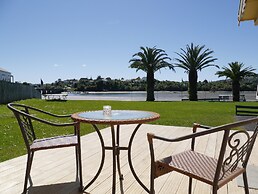 Raglan Palm Beach Motel
