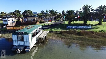 Raglan Palm Beach Motel