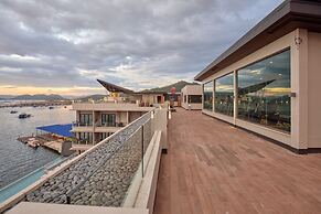 Two Seasons Coron Bayside Hotel