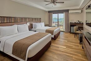 Two Seasons Coron Bayside Hotel