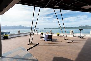 Two Seasons Coron Bayside Hotel
