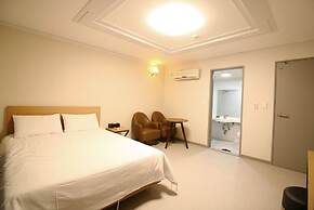 Trevi Hotel