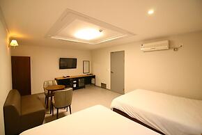 Trevi Hotel