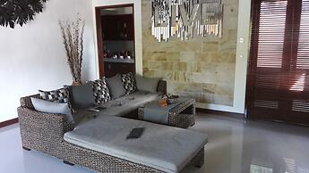 Exquisito Villa 2