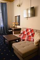 Alexander Hotel