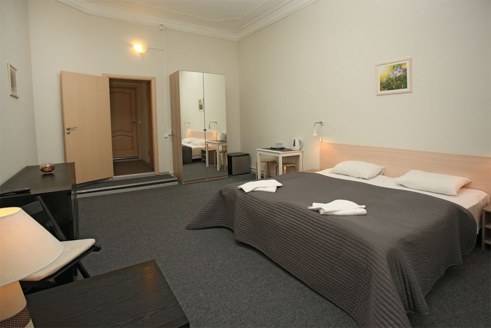 Alexander Hotel