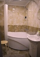 Alexander Hotel