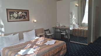 Alexander Hotel