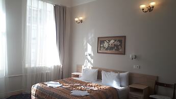 Alexander Hotel