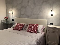Appartamento Vista Lago Red & Grey