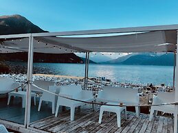 Appartamento Vista Lago Red & Grey