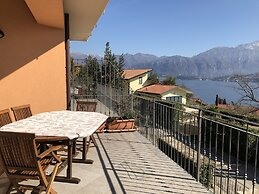 Appartamento Vista Lago Red & Grey