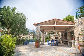Maria Plomari Apartments