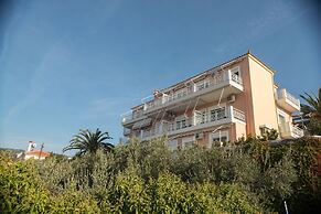 Maria Plomari Apartments