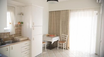 Maria Plomari Apartments