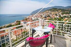 Maria Plomari Apartments