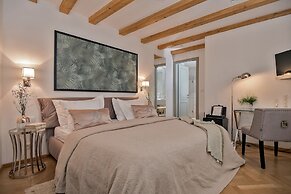 Heritage Hotel 19