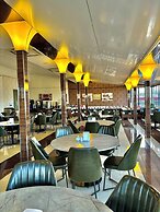 Gold Hotel