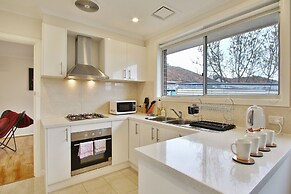 Ivy Units Glen Waverley