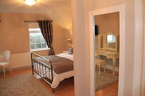Lake House Hotel