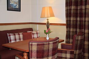 Lake House Hotel