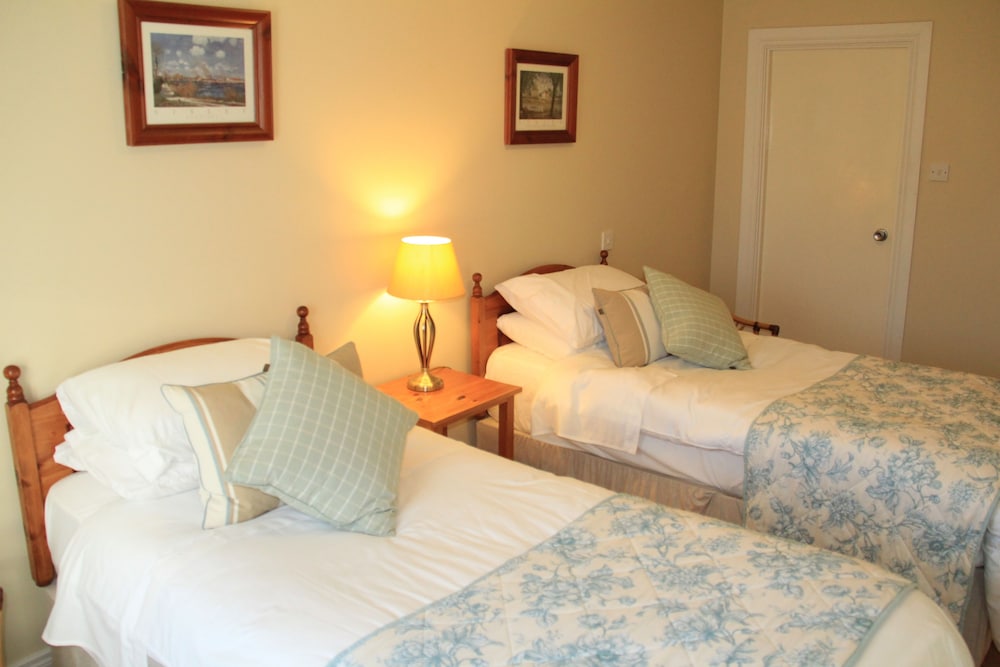 Lake House Hotel