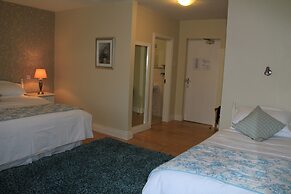Lake House Hotel