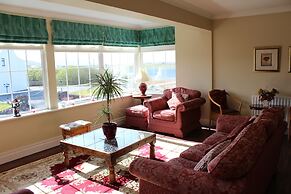 Lake House Hotel