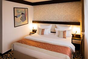 Malak Regency Hotel